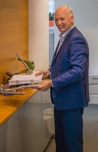 Foto van notaris Van Stenis.